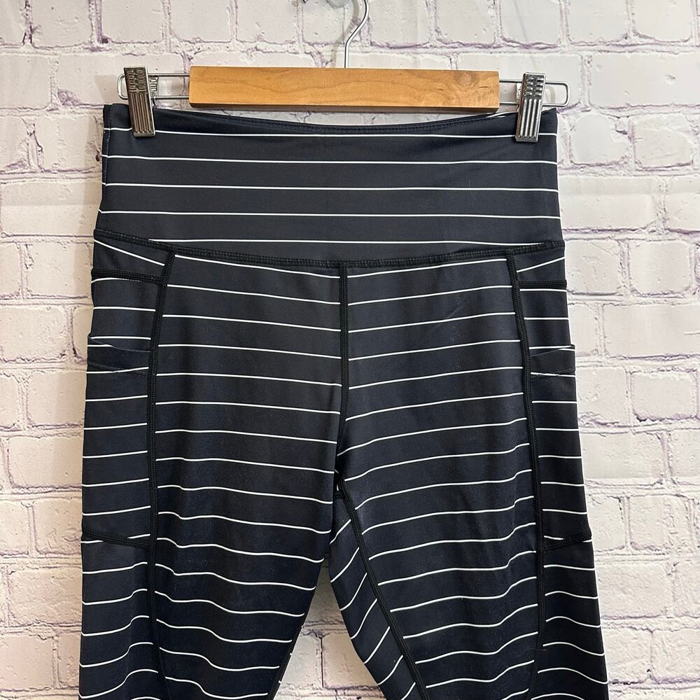 Zyia Capri Leggings Black & White Stripes Women's 6-8 Pockets Gym - Picture 2 of 5
